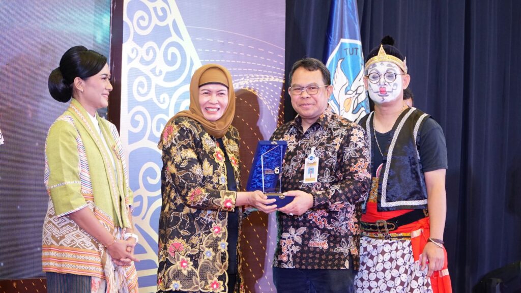 LLDIKTI VI Apresiasi Kinerja UPGRIS, Beri Empat Penghargaan